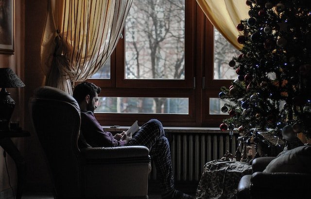 Coping with Loneliness During the Holiday Season: A Psychologist's Guide